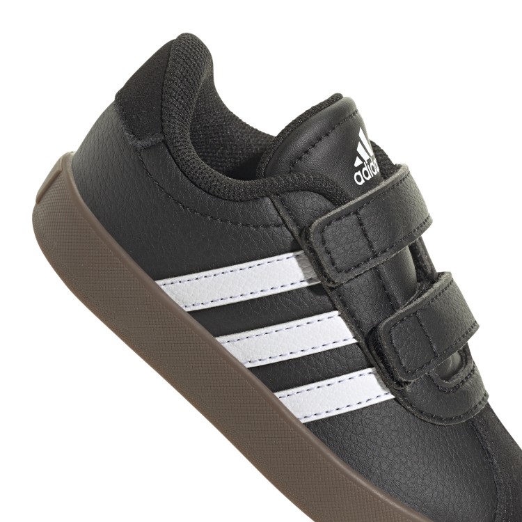 ID9156_8_FOOTWEAR_Photography_Detail View 1_white.jpg
