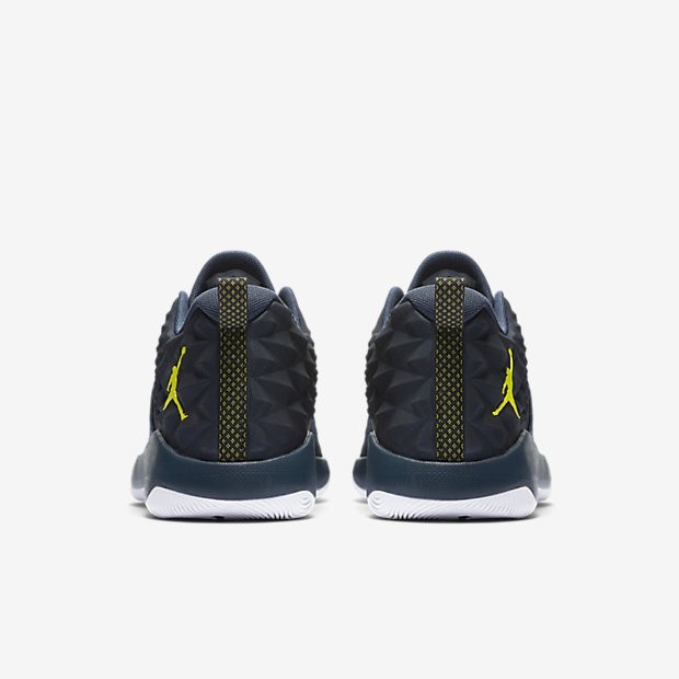 jordan-extra.fly-854551-014-5.jpg