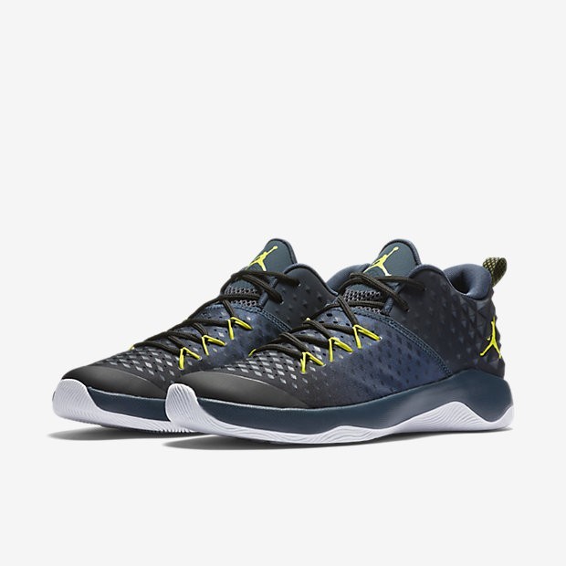 jordan-extra.fly-854551-014-4.jpg